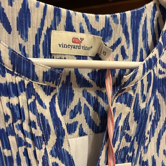 Vineyards vines blue and white sheer top new with tags - Picture 2 of 3
